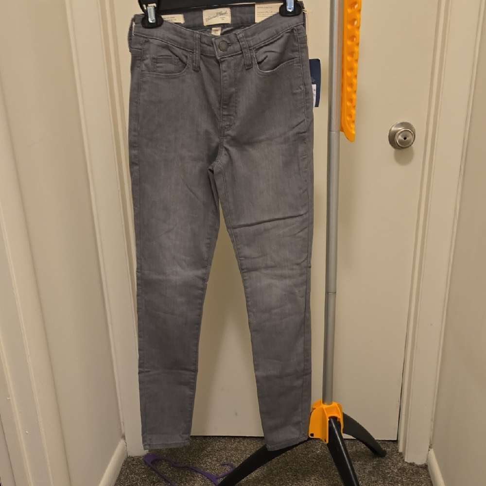 NWT Universal Thread Women's Skinny Jeans in Gray